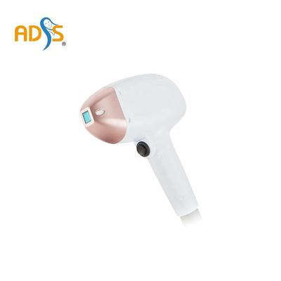 1600-2400W CE ISO 755 808 940 1064nm Laser a diodo a 4 onde per la depilazione Ghiaccio Titanio disponibile