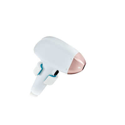 1600-2400W CE ISO 755 808 940 1064nm Laser a diodo a 4 onde per la depilazione Ghiaccio Titanio disponibile